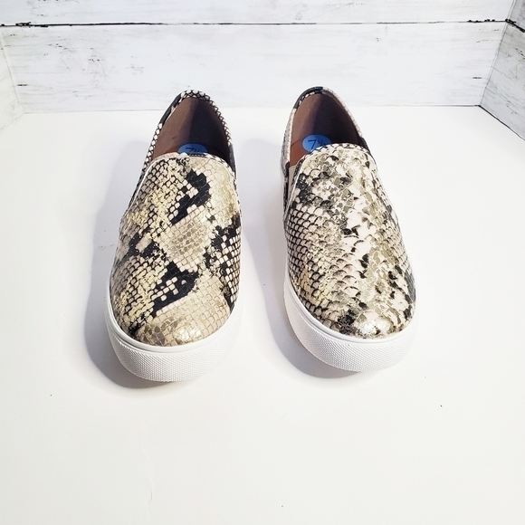 𝅺STEVE Madden Safary Snakeskin Slip On Sneakers - Picture 2 of 8